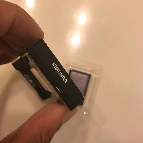 BUXOM Single Eyeshadow, Patent Leather - Picture 2 of 2